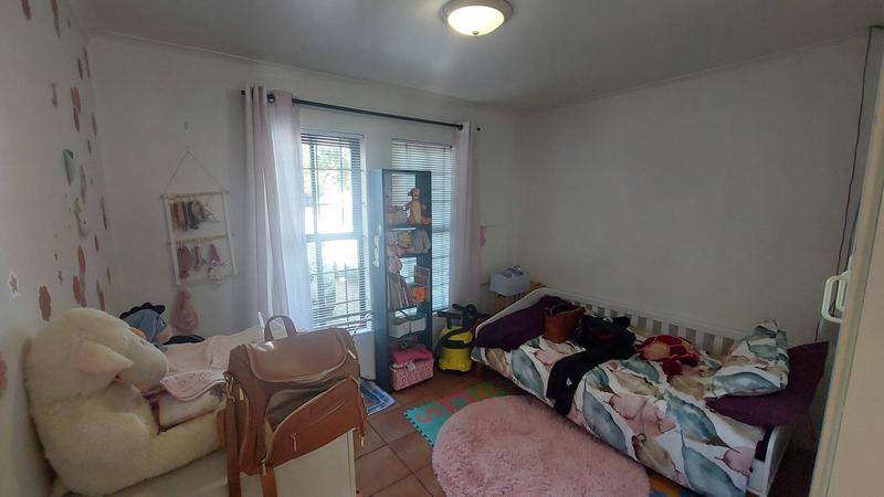 To Let 2 Bedroom Property for Rent in Oakglen Western Cape